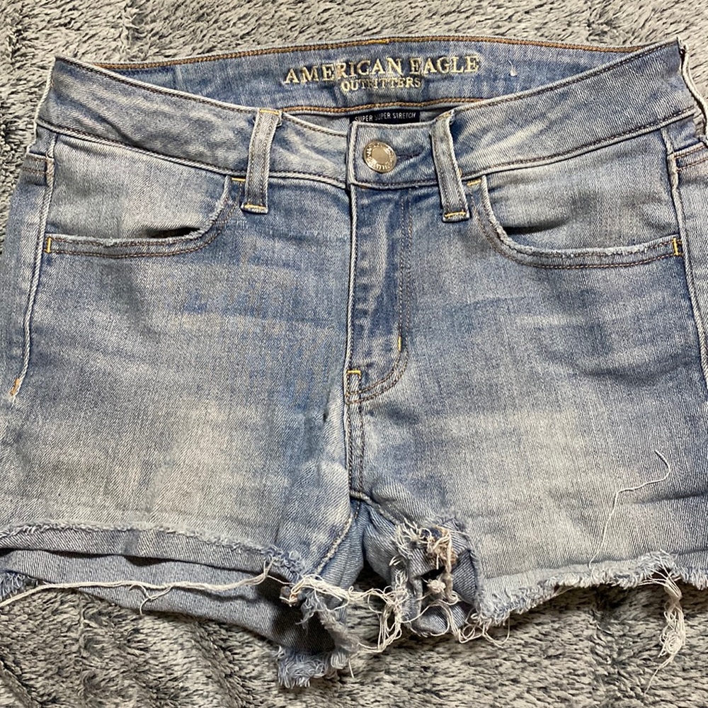 american eagle super super stretch jean shorts. size 8.